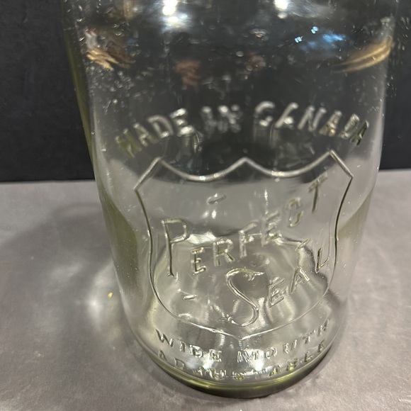 Antique Canadian Perfect Seal | Clear 1 Quart (32 oz) Glass Canning Jar - Picture 2 of 8